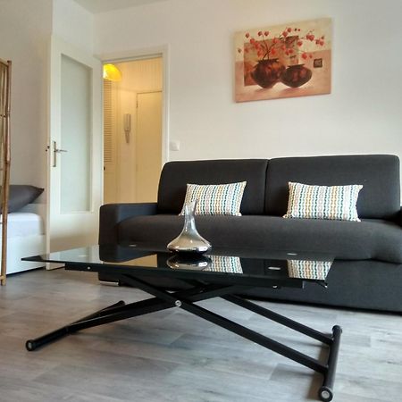 Budget Apart With Balcony And Great View سان دوني المظهر الخارجي الصورة