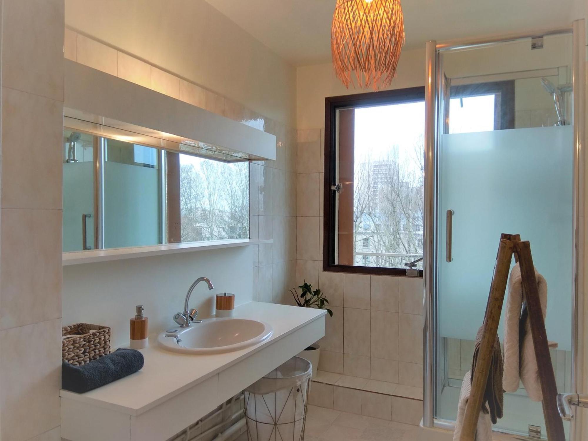 Budget Apart With Balcony And Great View سان دوني المظهر الخارجي الصورة